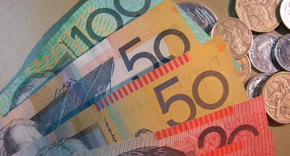 Австралийският долар с двугодишен минимум
