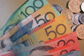 Австралийският долар с двугодишен минимум