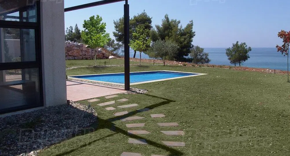 Топ имот в чужбина: къща на 100 метра от брега на Халкидики