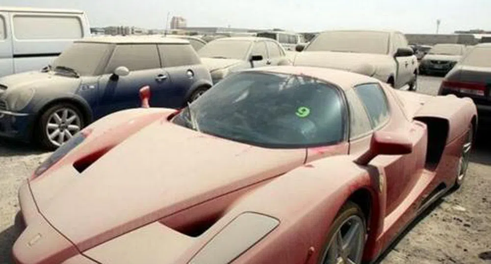Все още никой не е потърсил това изоставено Ferrari Enzo в Дубай