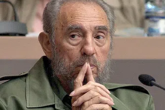 Махнали от снимките слуховия апарат от ухото на Фидел Кастро