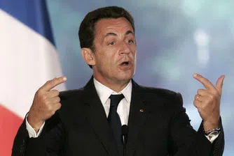 Саркози сваля часовника си преди да се ръкува със симпатизанти