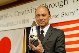 Джими Чу създаде обувки "Фукушима"