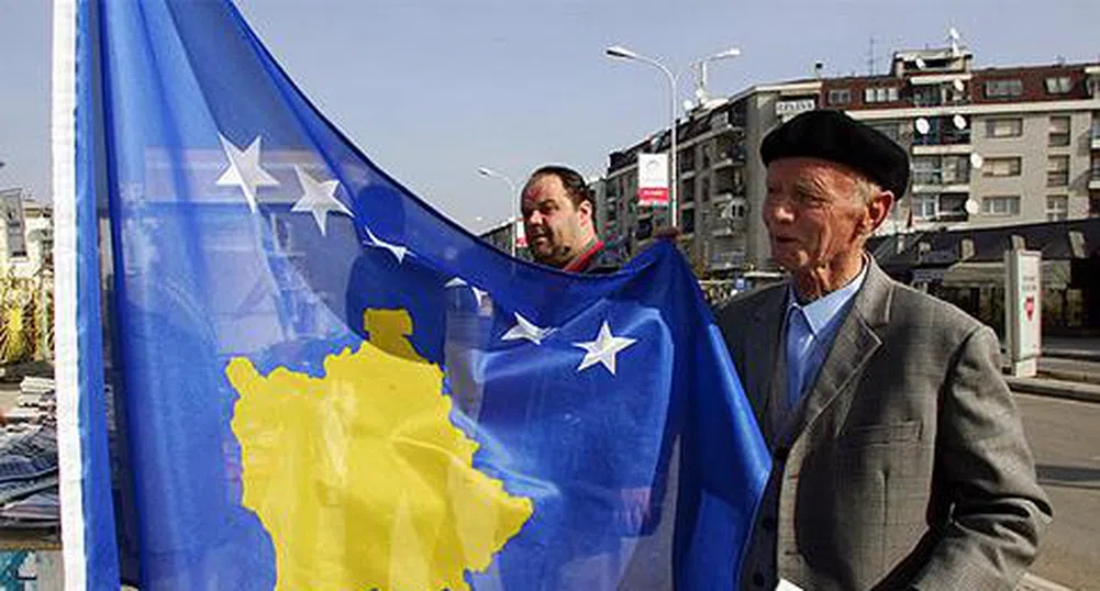 Жена застава начело на Косово