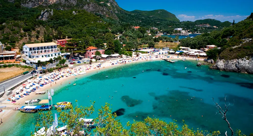 Чужденци атакуват луксозните гръцки курорти