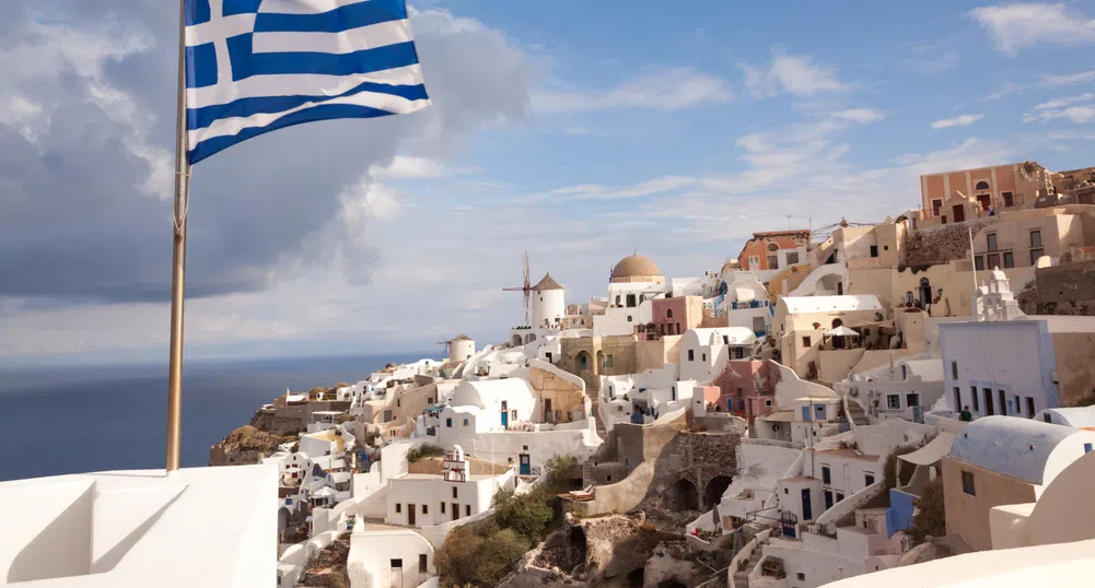 Гърция храни 700 хиляди чиновници