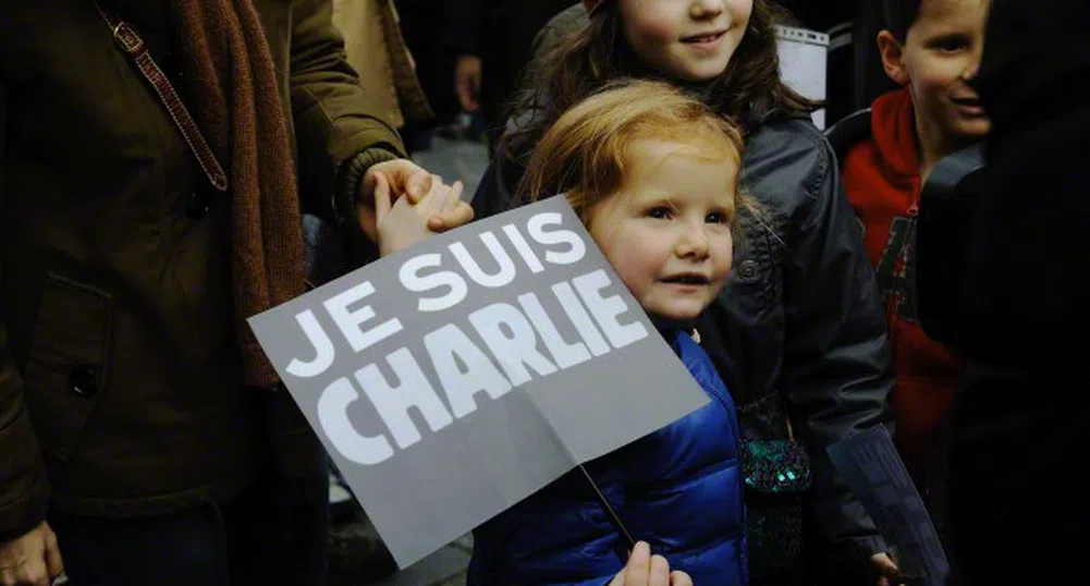 Пророкът Мохамед от първа страница на Charlie Hebdo: Аз съм Шарли