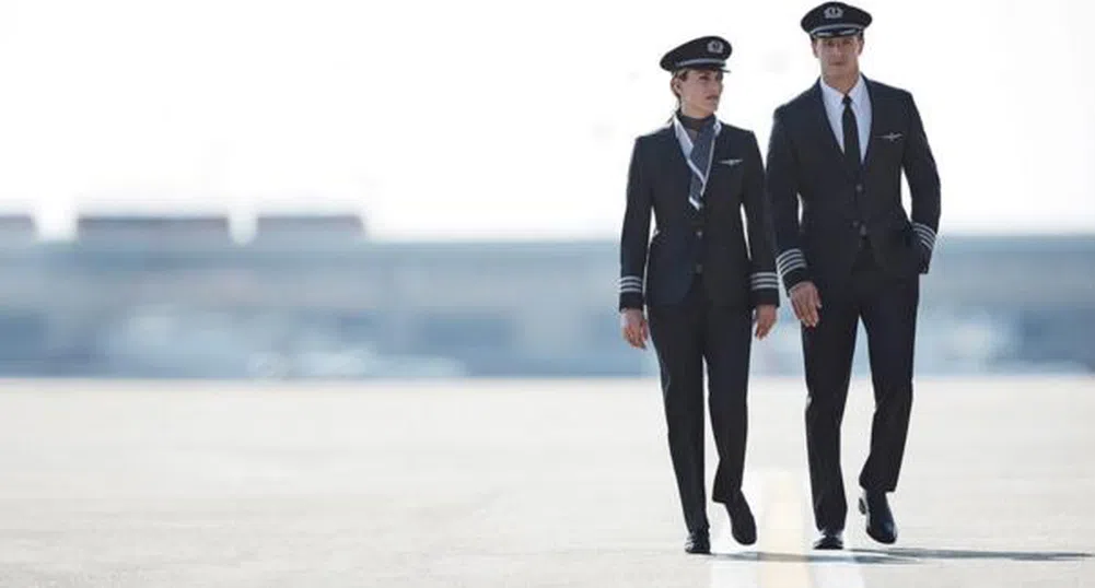 Авиокомпания за първи път промени униформите си след близо 30 г.