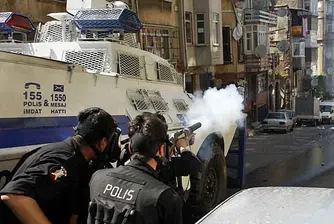 Близо 1000 арестувани при 90 протеста в цяла Турция