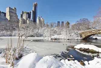Щатите се възстановяват от бурята, Ню Йорк със снежен рекорд