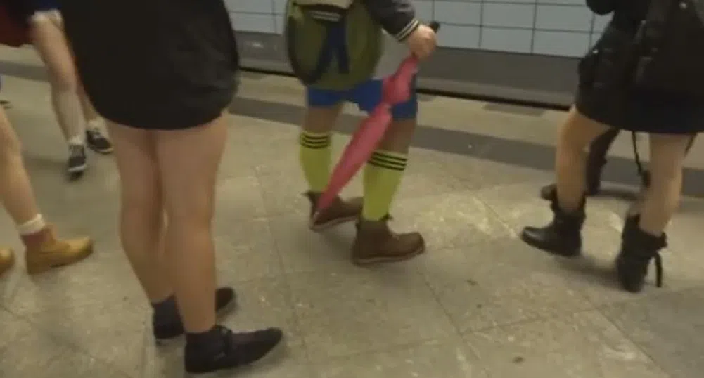Да пътуваш по гащи в метрото (видео)