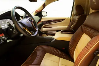 Този Cadillac е луксозен киносалон на колела