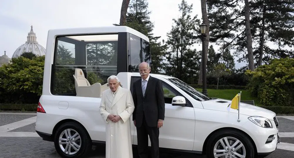 Автомобилите на Папата през годините