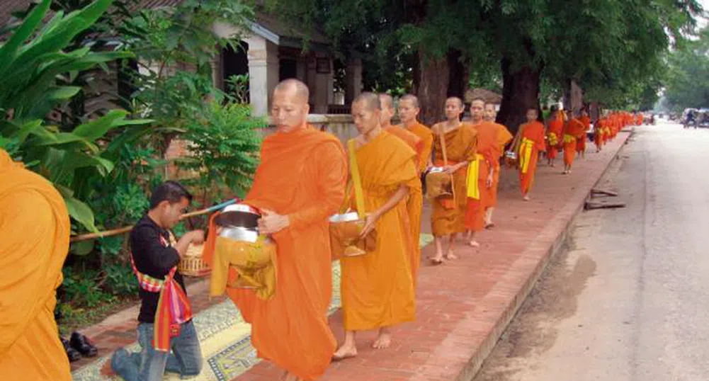 Будистки монах, заподозрян в луксозен живот, купил 22 Mercedes