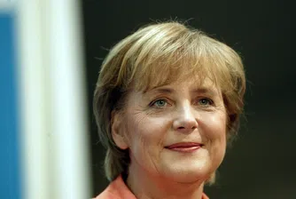 Саркози и Меркел призовават за засилен мониторинг