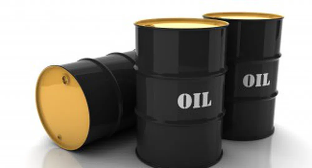 Петролът продължава с безпрецедентния си спад