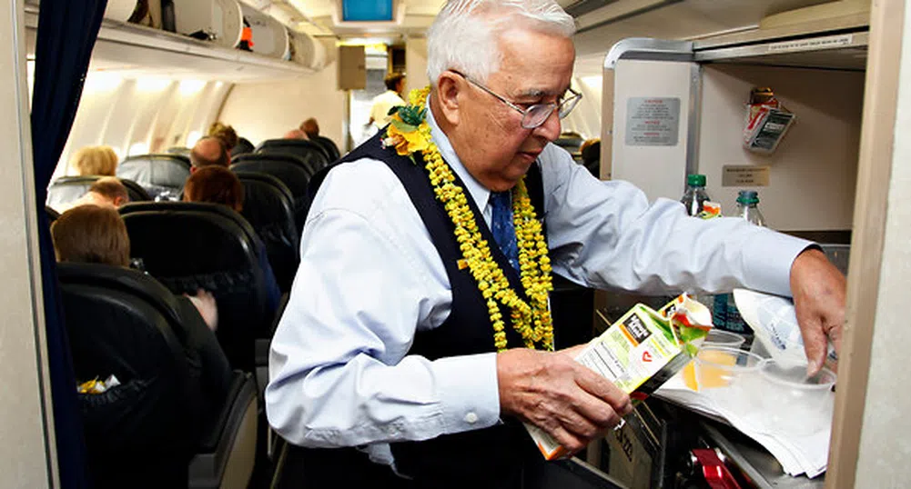 Стюард влезе в книгата на Гинес след 63 години работа на самолет