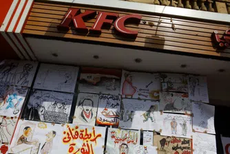 Крадци влязоха погрешка в KFC вместо в бижутерски магазин