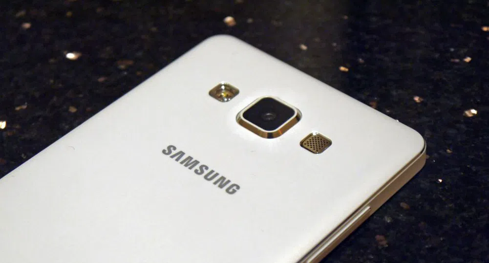 Samsung пуска нов, ултратънък смартфон