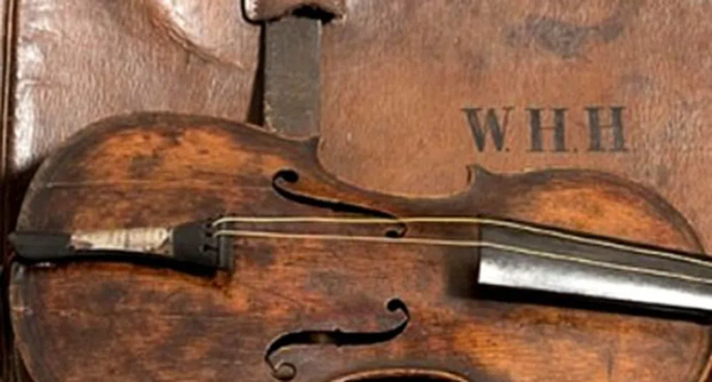 Продадоха цигулката от Титаник за над 1 млн. евро