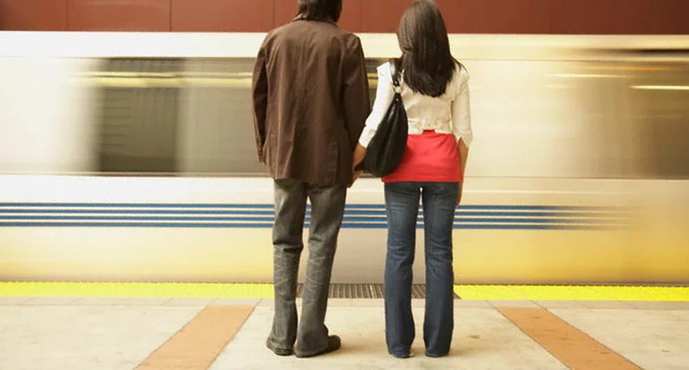 Двойките, които пътуват в една посока към работа, са по-щастливи
