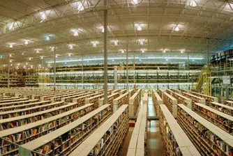 Amazon наема 100 000 допълнителни служители за празниците