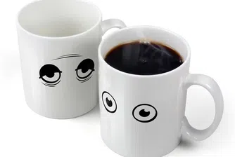Чаша за кафе, която се буди със собственика си