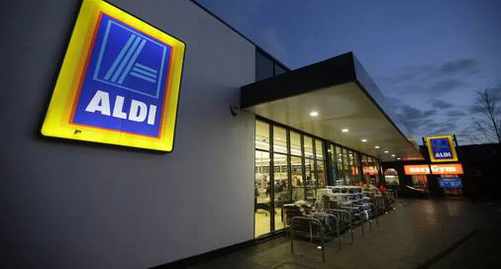 Германски супермаркет привлича купувачи с електромобили