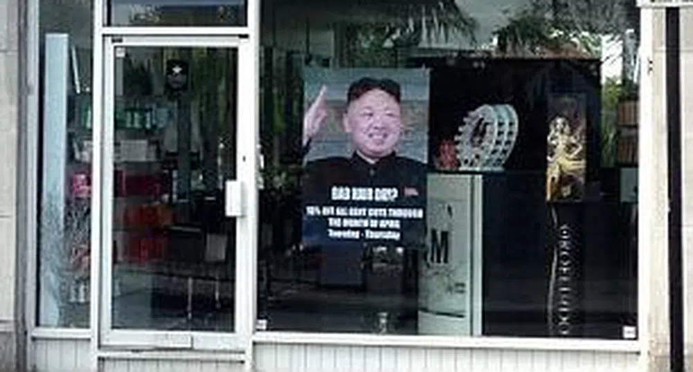Фризьорски салон подиграва Ким Чен Ун, от посолството недоволни