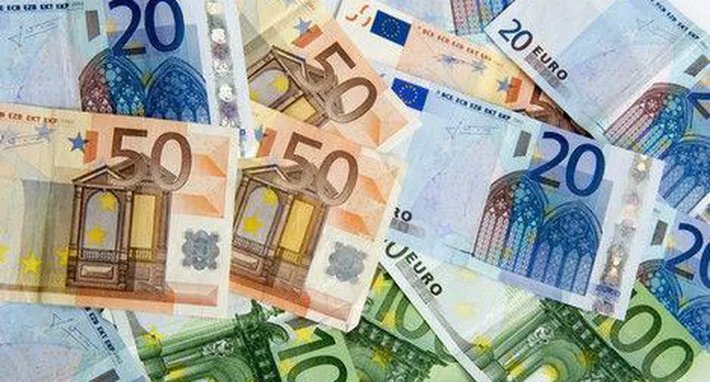 Еврото проявява слабост спрямо основните валути