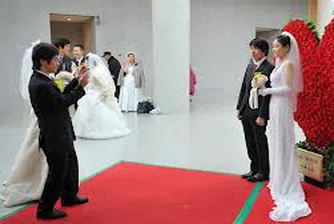 Корейска банка организира сватби