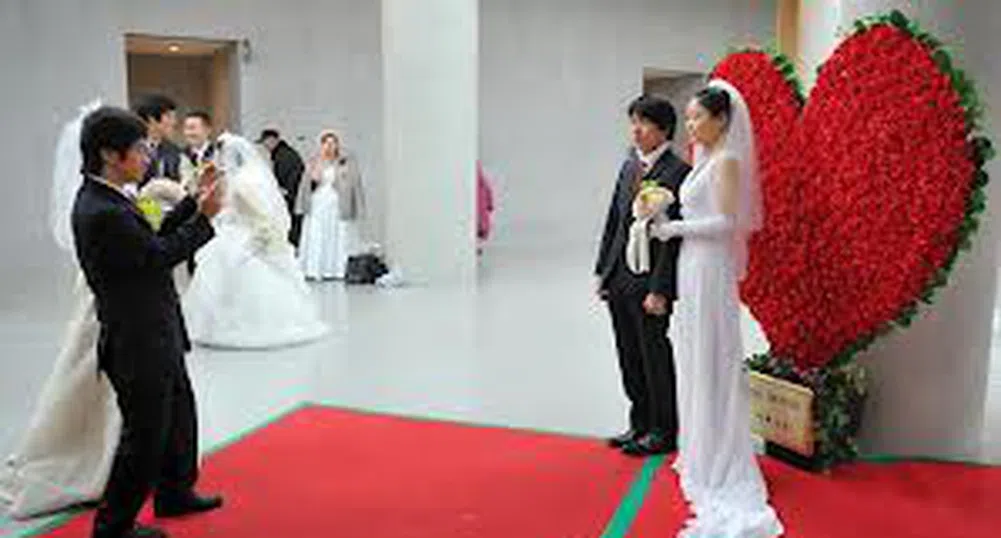 Корейска банка организира сватби