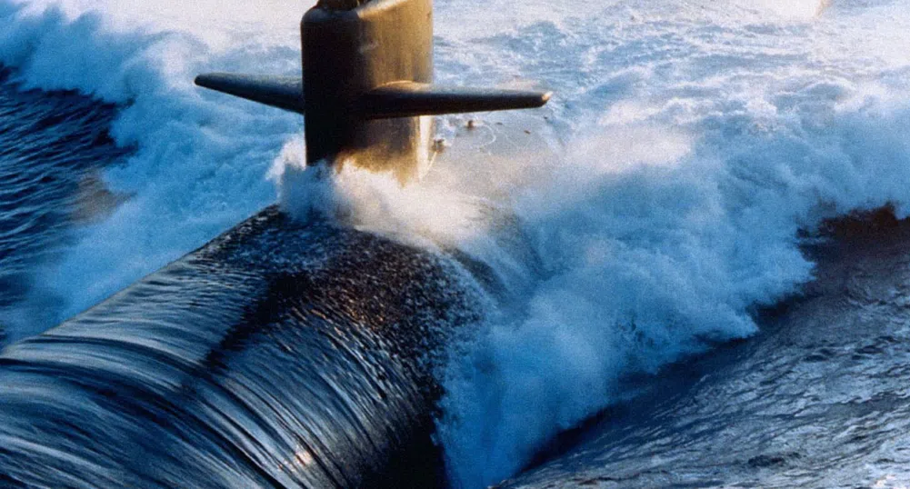 Конфузен инцидент в Ормузкия проток: Ядрена подводница се удари с кораб