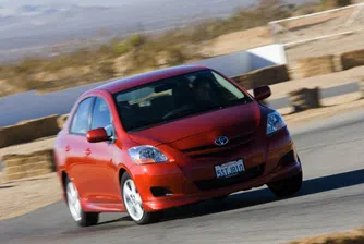 Toyota пуска 21 нови хибридни автомобила до 2015 г.