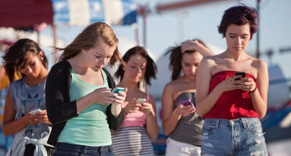 Без смартфони в училищата в Испания