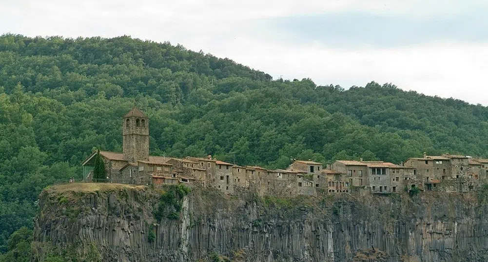 Кастелфолит де ла Рока: скалната перла на Каталуния