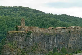 Кастелфолит де ла Рока: скалната перла на Каталуния