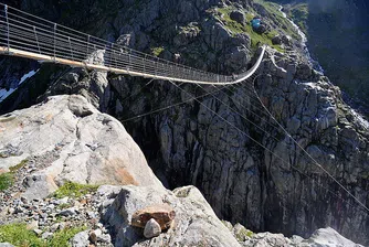 Най-високият висящ мост откриват в Швейцария