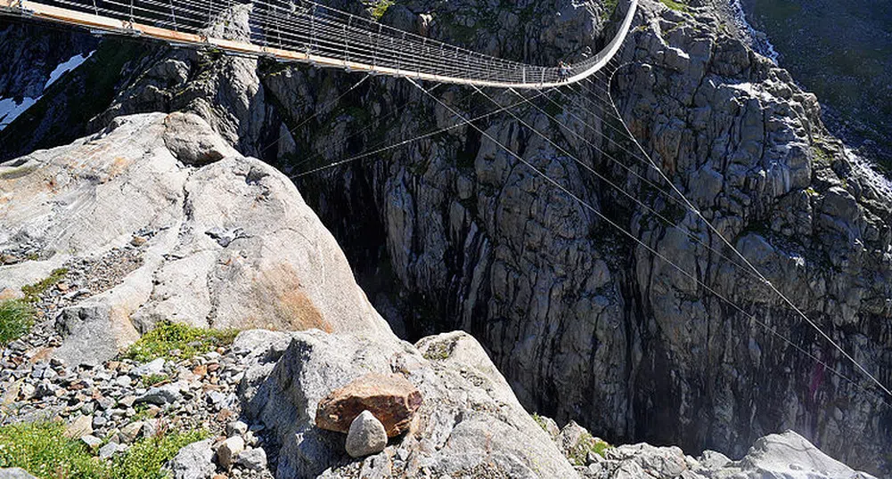 Най-високият висящ мост откриват в Швейцария