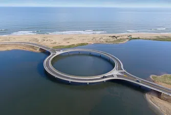 В Уругвай построиха странен кръгъл мост върху лагуна