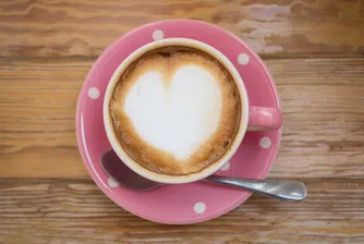 Пловдивчани патентоваха чаша за кафе, която се яде