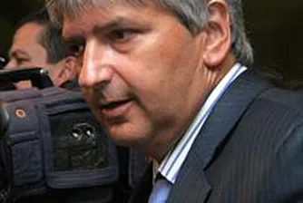 Лъчезар Иванов хвърли две оставки