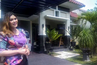 Индонезийка, която се продаваше заедно с къщата си, сключи сделка