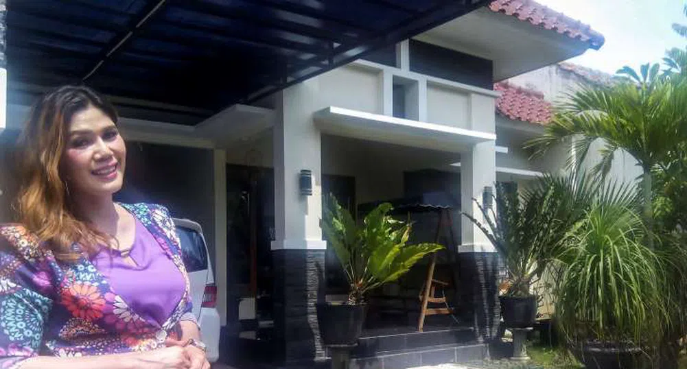 Индонезийка, която се продаваше заедно с къщата си, сключи сделка