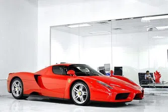 Трима милиардери наддават за рядко Ferrari на Флойд Мейуедър