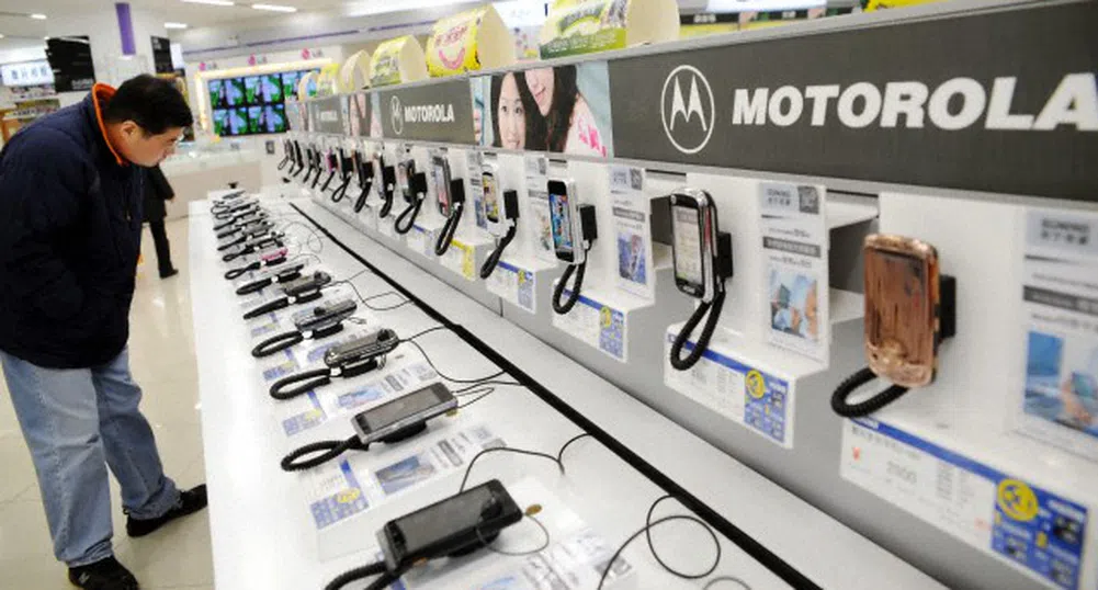 Google закрива 4 000 работни места в Motorola