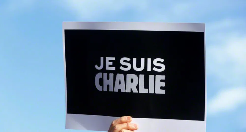Charlie Hebdo отново по павилионите за вестници