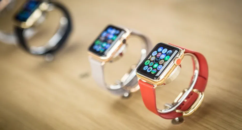 Съветват учениците да купуват Apple Watch