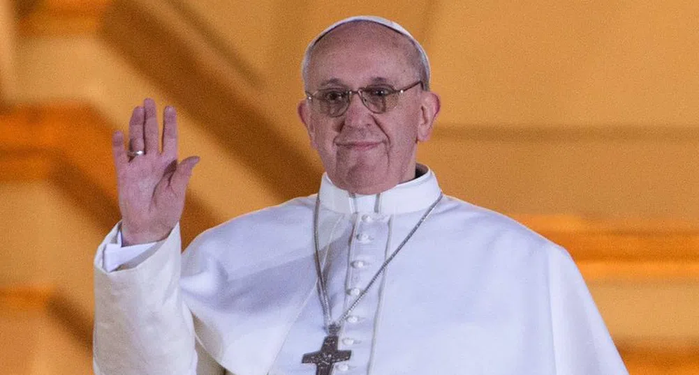 Папата се разходи до Рим, за да си купи очила