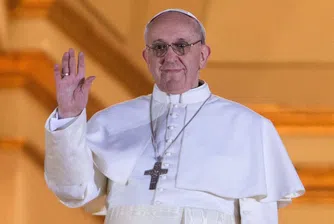 Папата се разходи до Рим, за да си купи очила